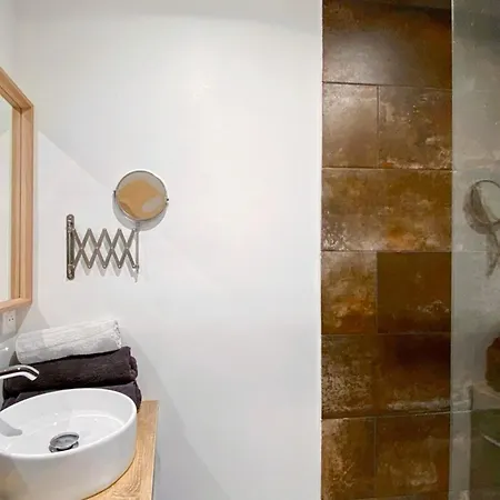 Apartment Pierre Proche Place Saint Marc
