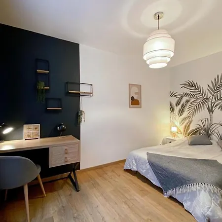 Pierre Proche Place Saint Marc