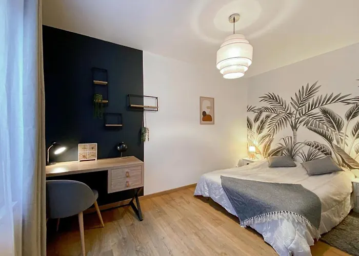 Pierre Proche Place Saint Marc